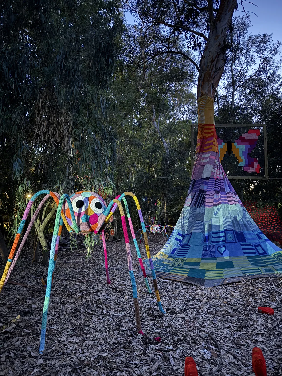 תמונה מתערוכת הסריגה