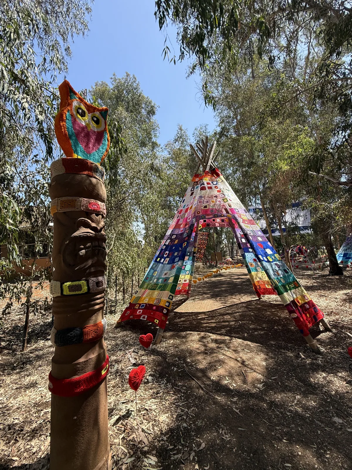 תמונה מתערוכת הסריגה